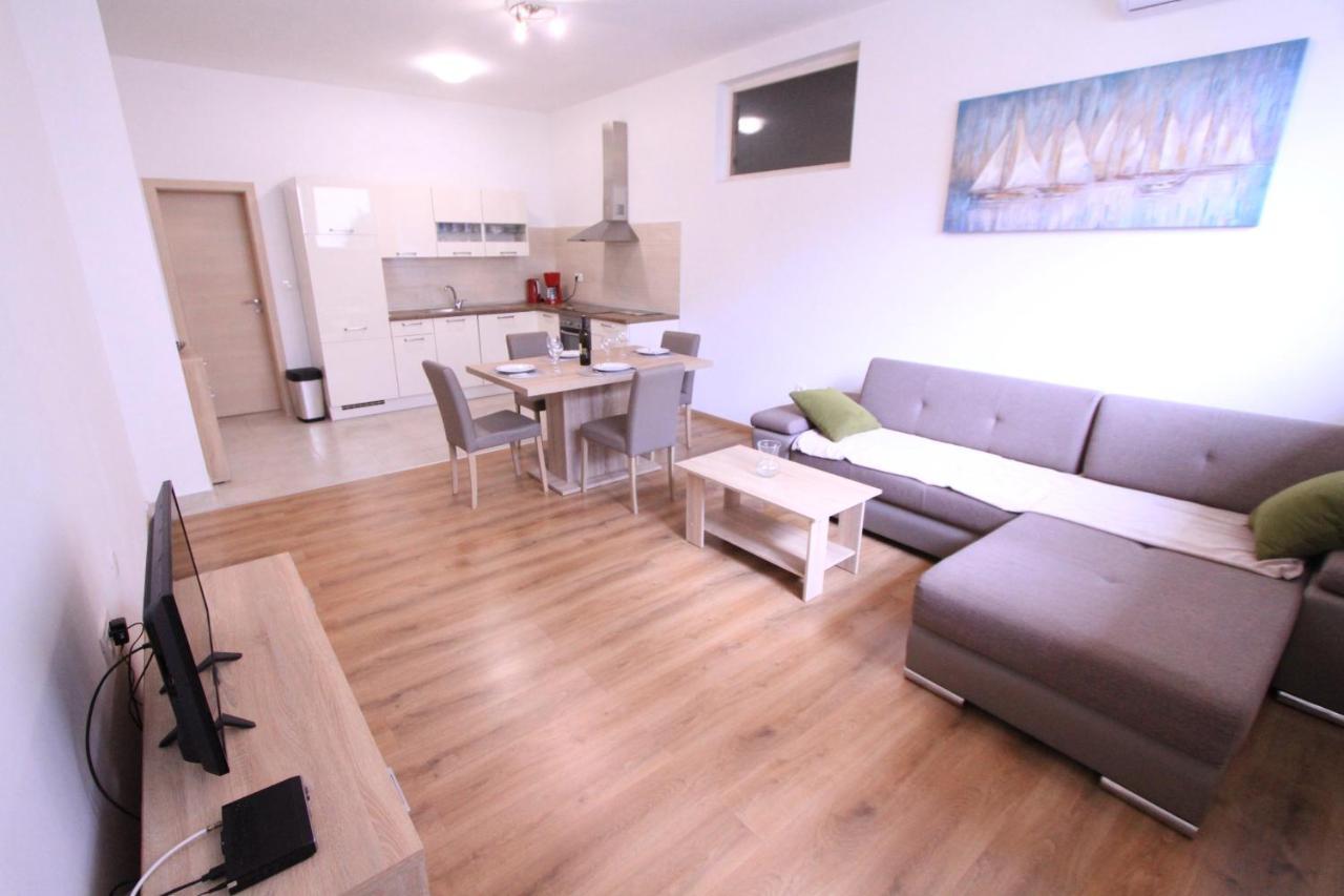 Apartman Darija Podstrana Eksteriør billede
